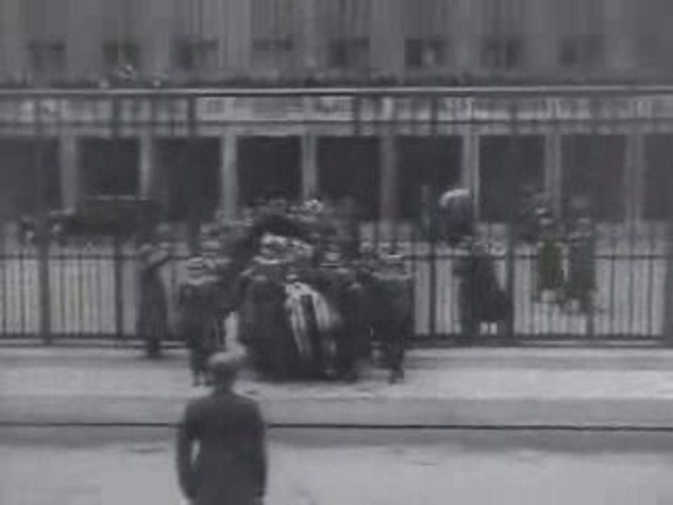 Die_Deutsche_Wochenschau_05-12-1941_Ernst_Udet_funeral