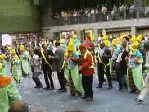 Voici le groupe des clowns a la CAVALCADE D AUVELAIS