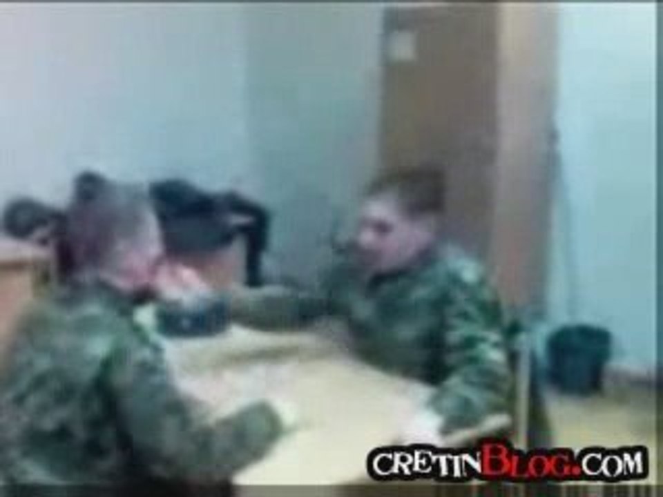 Bras de fer baston qui finit en baston -