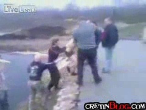 Plongeon sur lac gelé en russie -