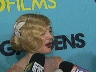 Drew Barrymore shows off new look at Grey Gardens premiere
