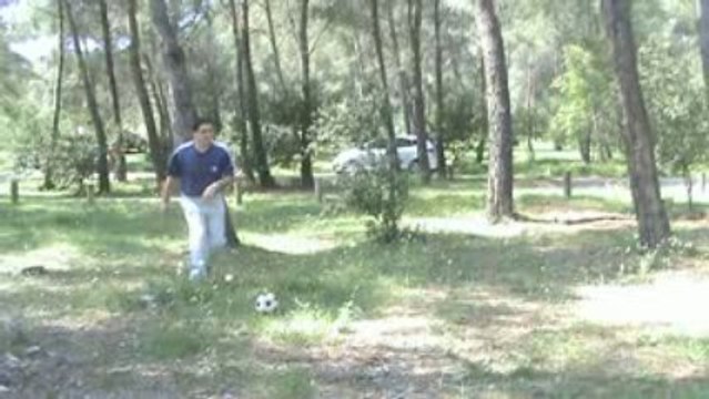 Les petits qui jouent au ballon 2