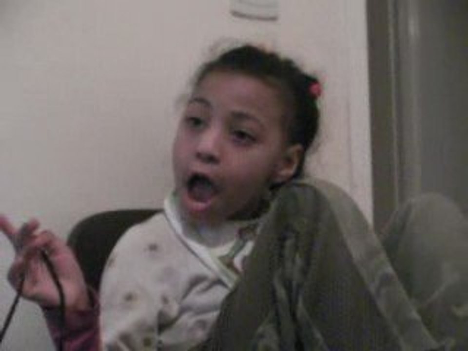 Bouchra discute avec Maman