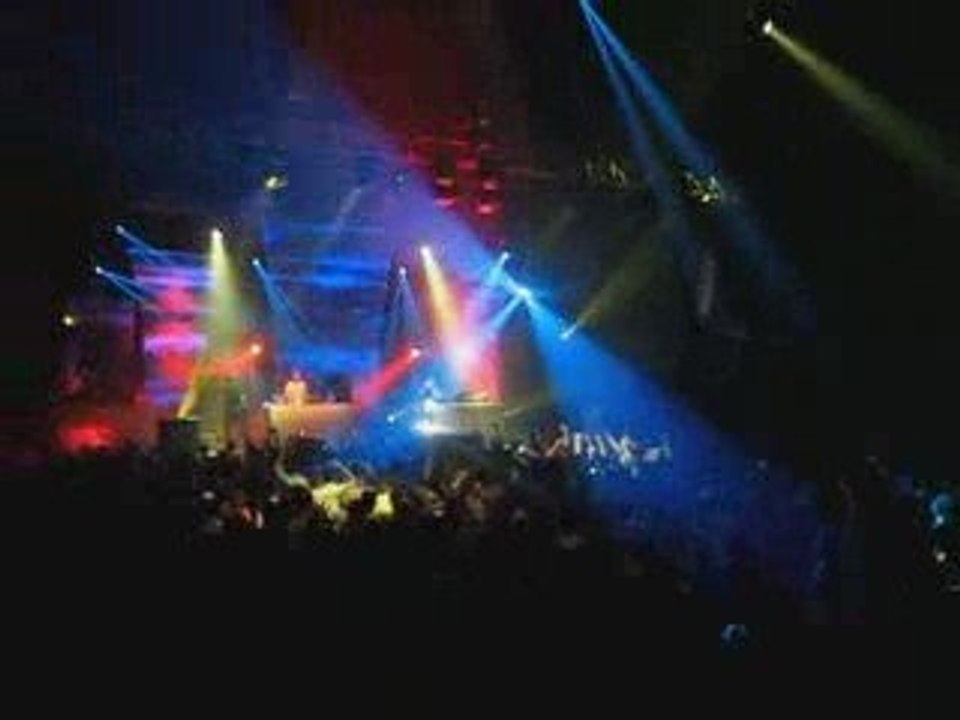 paul kalkbrenner mix live @ zénith de montpellier (part 1)