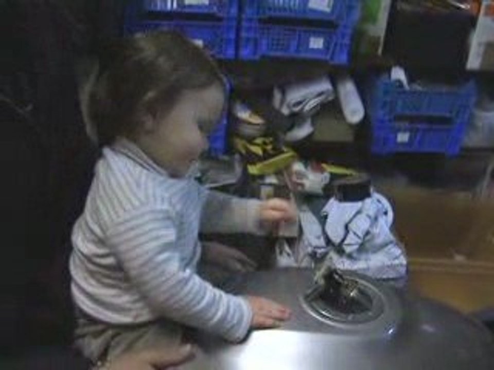 Tenaya sur la moto à Papa !