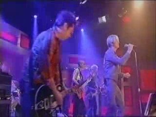 David Bowie - Modern Love (2004 Live)