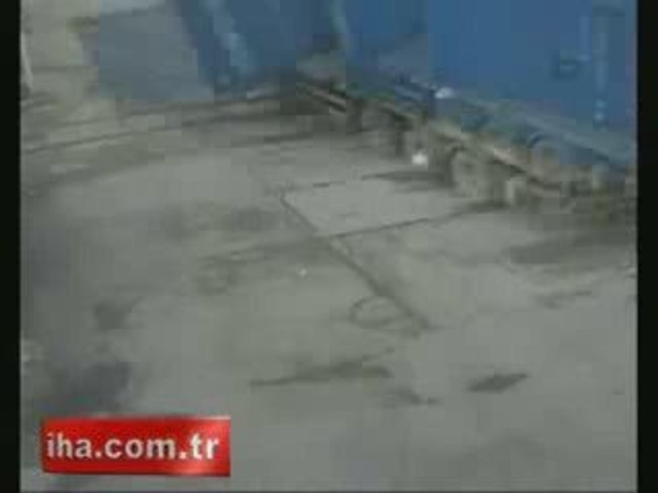 Homme chanceux camion vs train