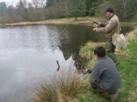 Prise d'un brochet d'1 mètre lors d'un stage pêche jeunes