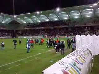 Reims Nimes baston general avec joueur