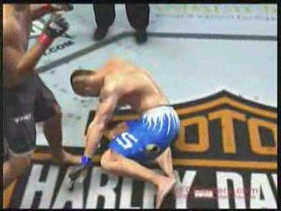 UFC 97 - Shogun KO  Flying Knee sur chuck liddel