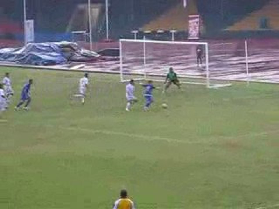 Chang Han hit the post