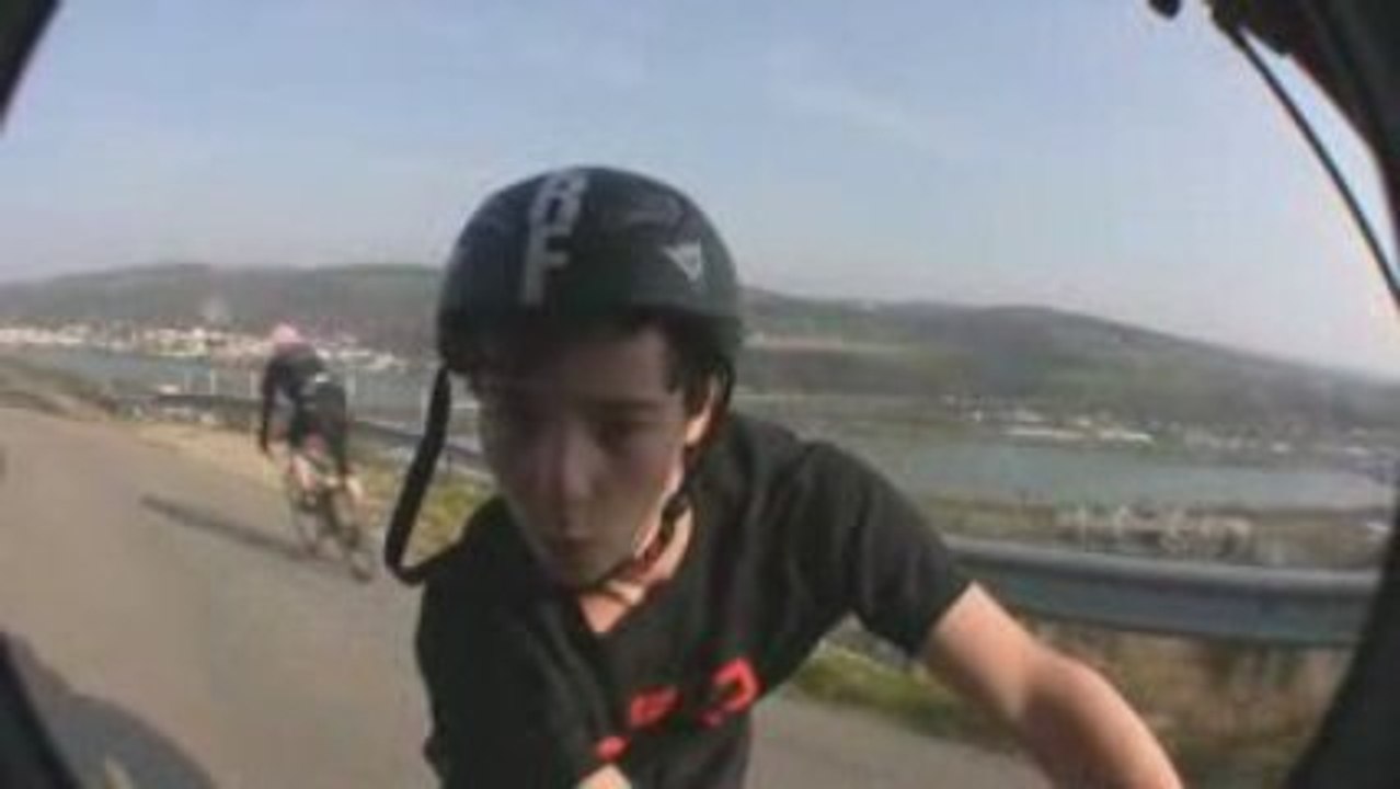 Esquive d'un Cycliste a 40-50 km/h par Nico
