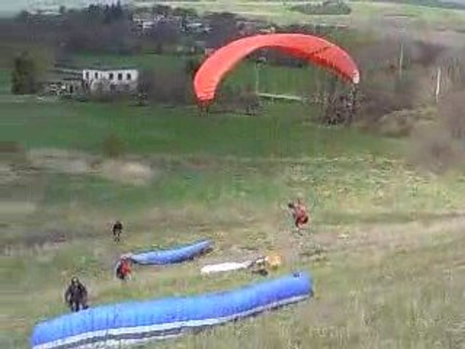 Gonflage parapentes au razier de La Mure Susville 2