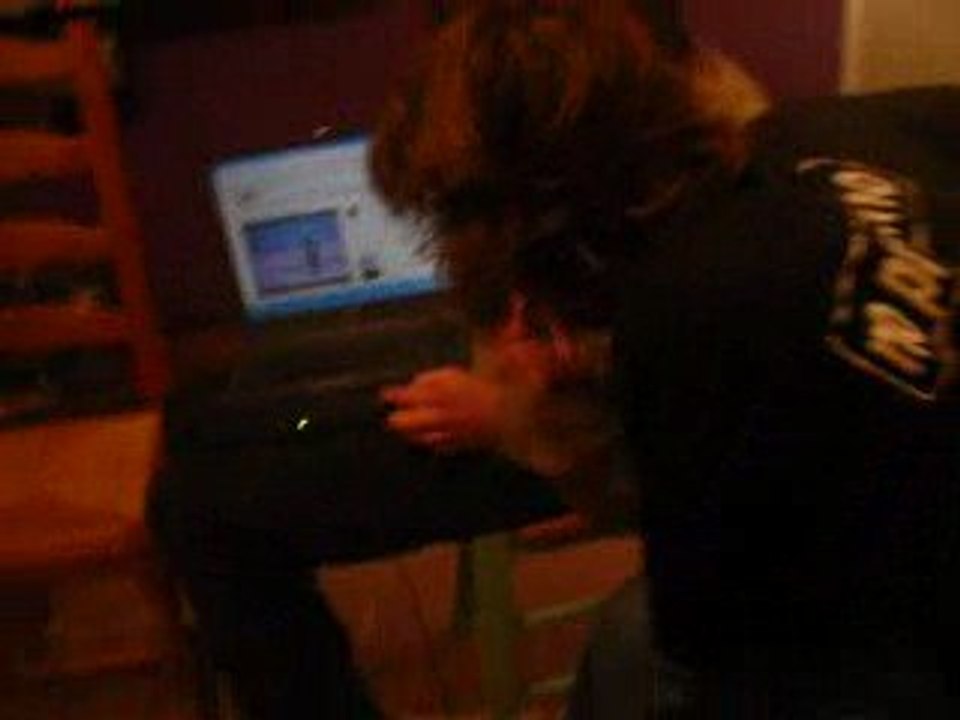 Les Vaches Laitieres en plein ecoutage de "La ferme"