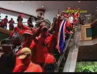 Thaksin Urges Peaceful Resolution