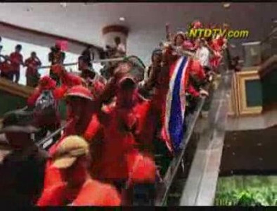 Thaksin Urges Peaceful Resolution