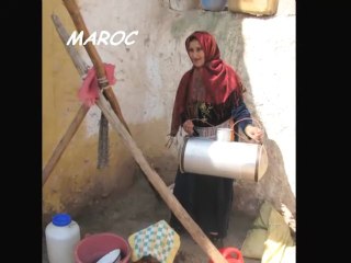 Maroc Fabrication El  Zebda , le beurre dans un Douar