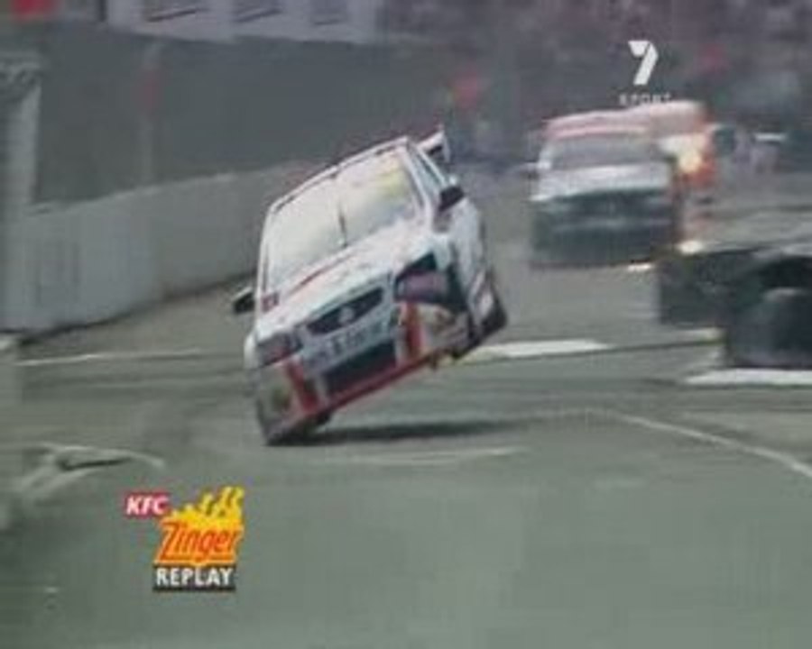 V8 Supercars New Zealand 2009 QLF JRichards nearlly rolls