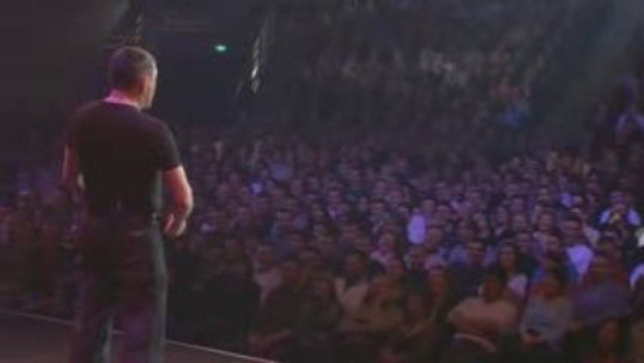 Bigard s'endormir devant la TV