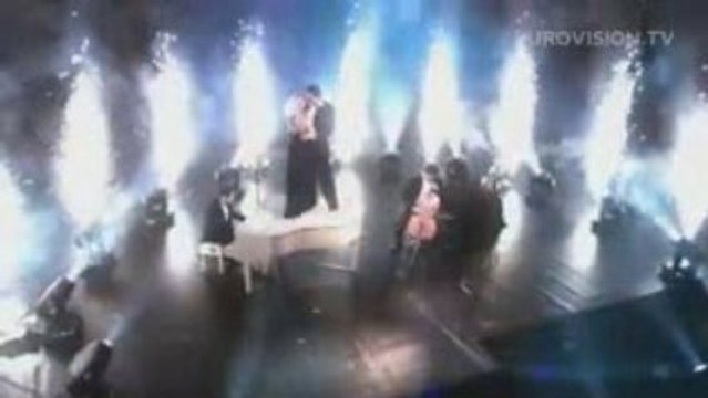 Kamil Mikulcík & Nela Pocisková - Let Tmou (Slovakia)