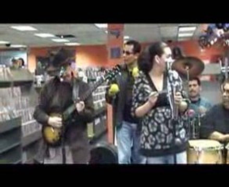 LUVTAXI LIVE@R5 performs "SUNRISE CRY"