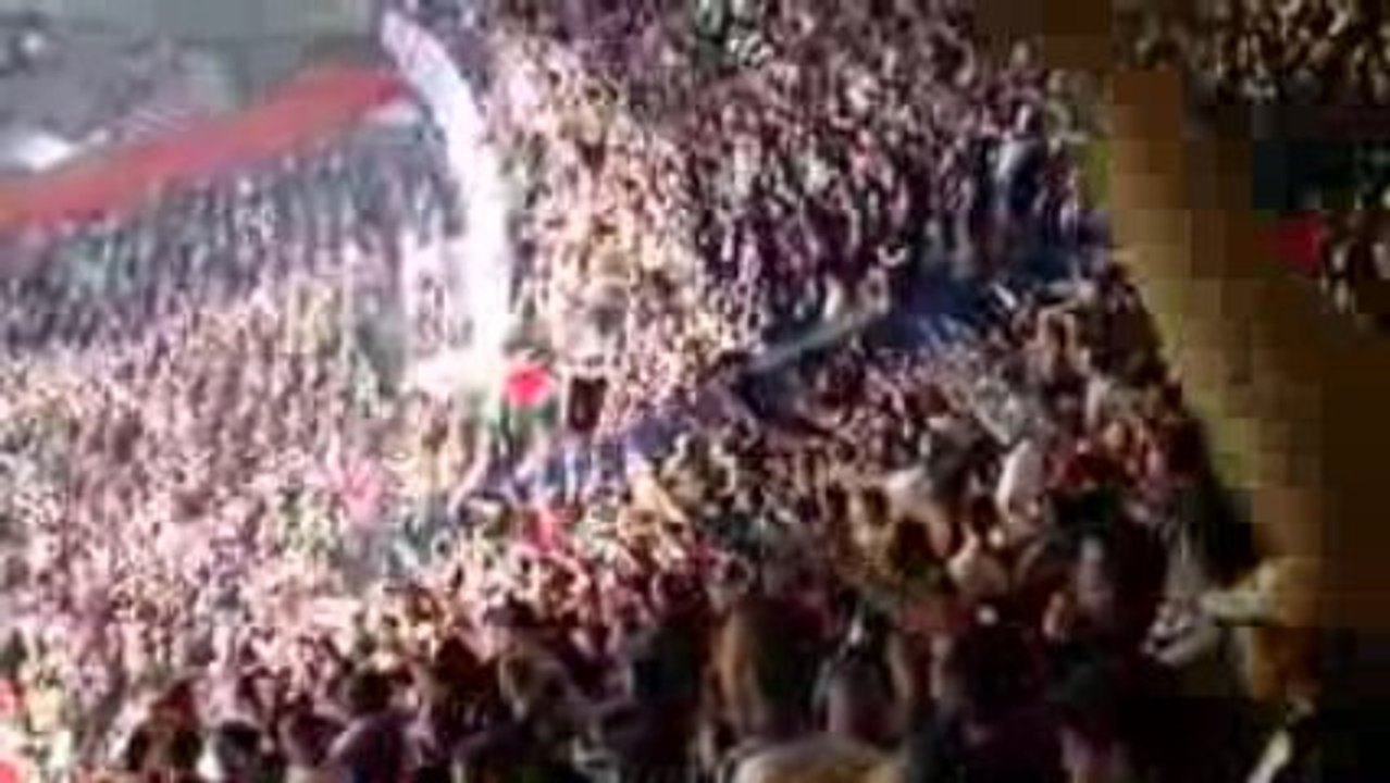 PSG - LE HAVRE : TOUS ENSEMBLE ON VA CHANTER (TRIBUNE G) HQ