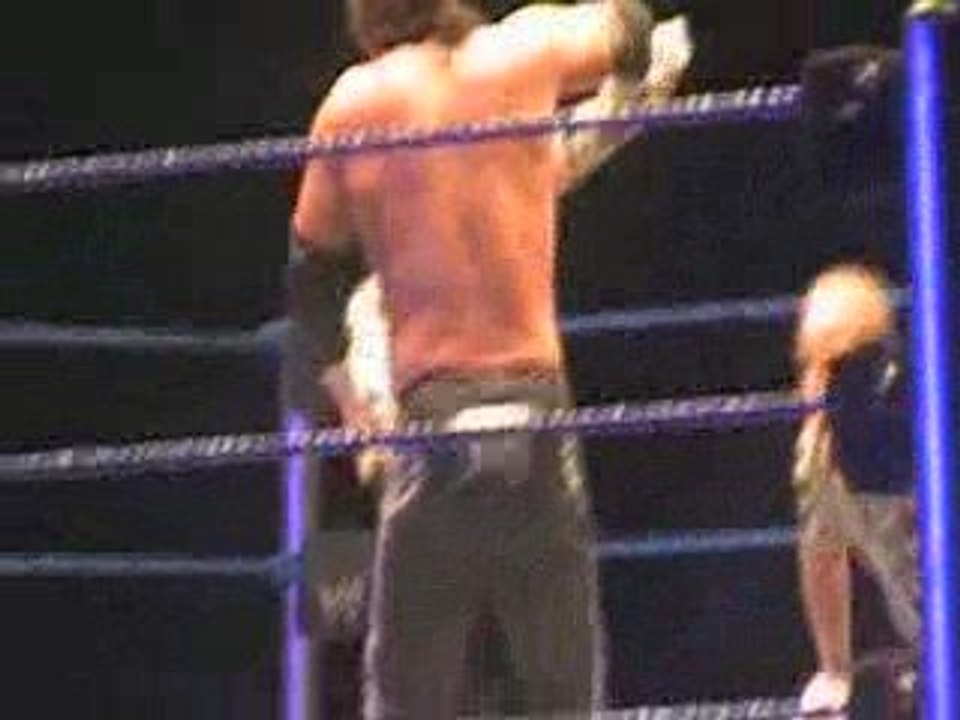 Smackdown Strasbourg 17/o4/o9 : Jeff Hardy VS Matt Hardy 4