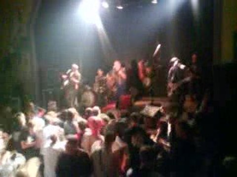 Pigalle-Dans la salle du bar tabac