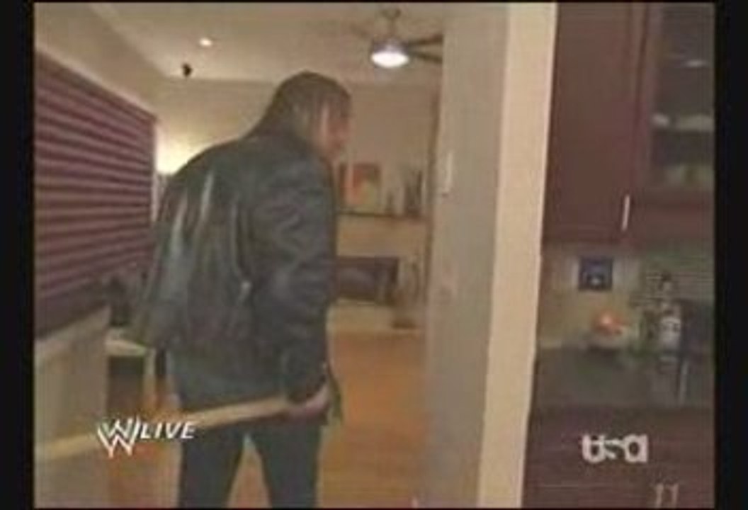 HHH attacks la maison de Randy Orton
