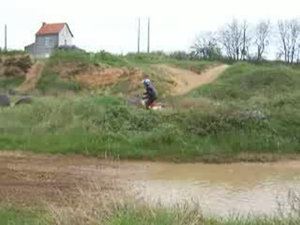 la c'est moi kiki avec la yz a matt