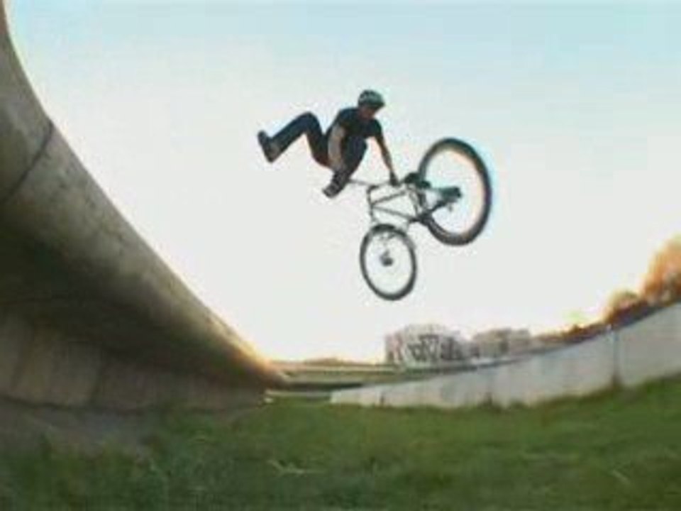 Street Trial "Inspired Bicycles" Danny Macaskill Avril 2009