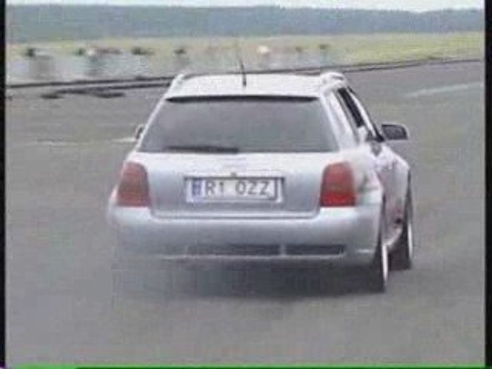Audi RS4 Brutal Acceleration