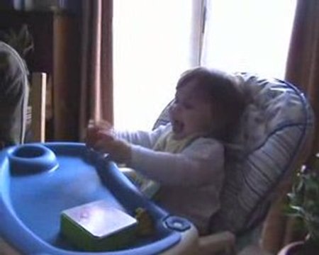 Tenaya joue avec sa balle !