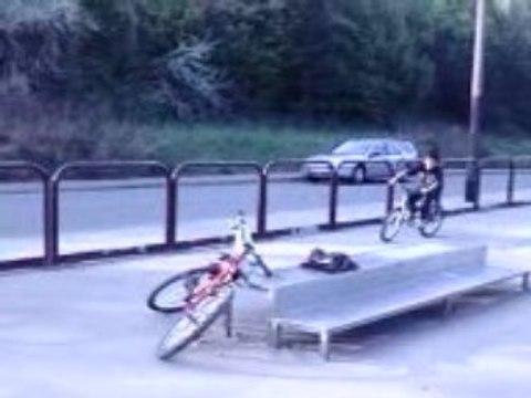 alan se gamele et jhouser le pro du velo