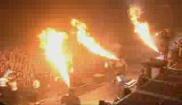 Rammstein - Feuer Frei! (Live Völkerball - Nimes)