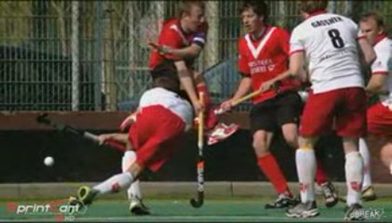 Cheerleader, fire breathers and fallign jello in slow motion