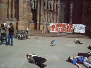 Die-in étudiant à la cathedrale de Strasbourg 22.04.09
