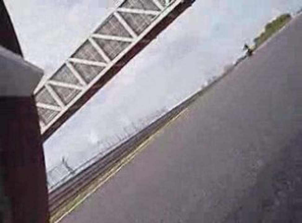 Thomas chauffe ses pneus au Vigeant