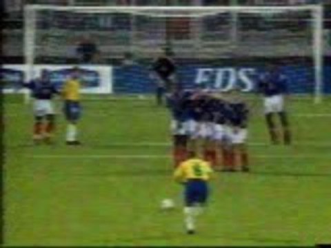 Coup franc de roberto carlos ( FRANCE - BRESIL 97 )