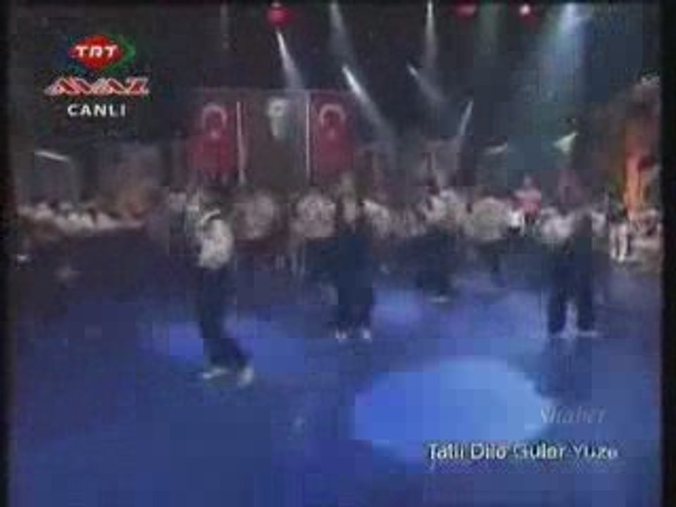 TRT Halk oyunları ekibi Kolbastı