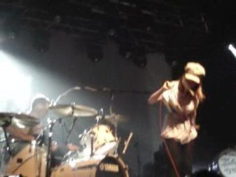 Intro We walk live des Ting Tings au Bataclan le 20/04/09
