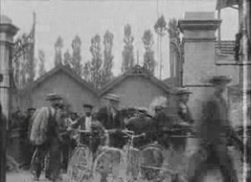 Les Frères Lumière - 1895 - La sortie des usines Lumière -