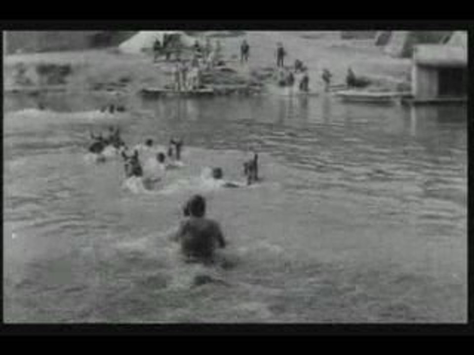 Les Frères Lumière - 1896 - Dragons traversant la Saône