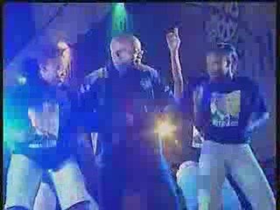 Zuma vince e balla