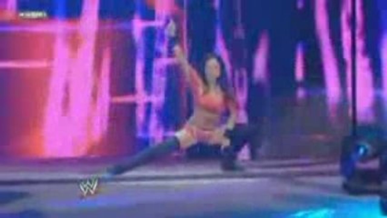24/04/09 Smackdown - Gail Kim vs. Maryse
