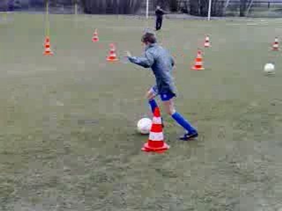 Mon petit frere stevan un bon joueur de foot