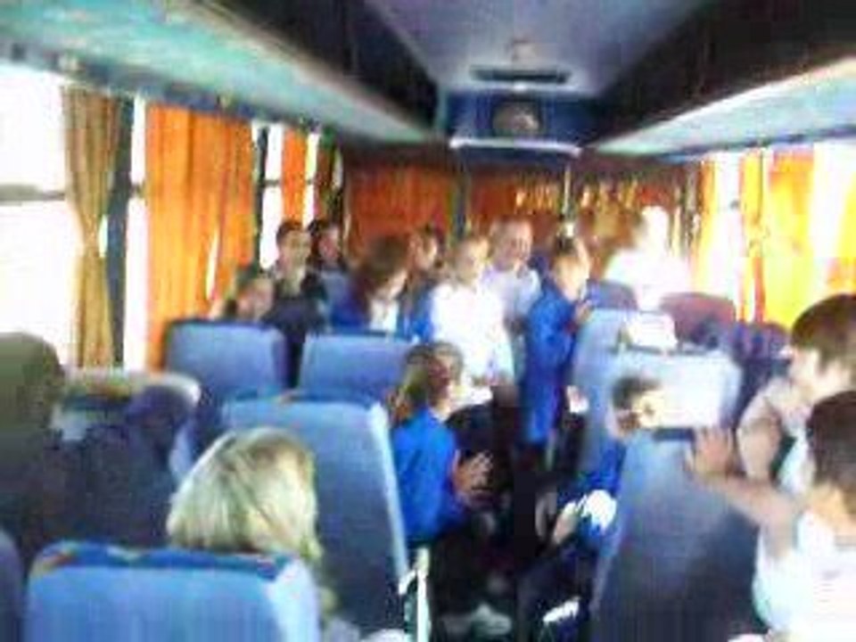Cantando en el colectivo
