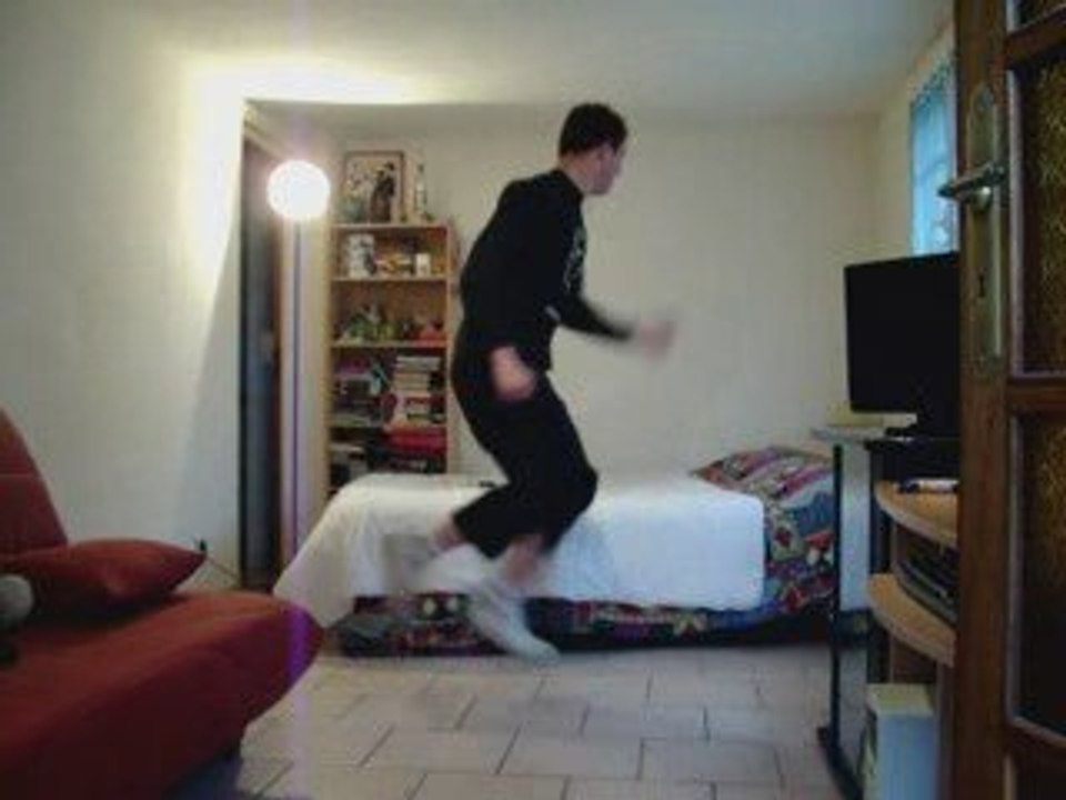Atomix Jumper /\ Au studio