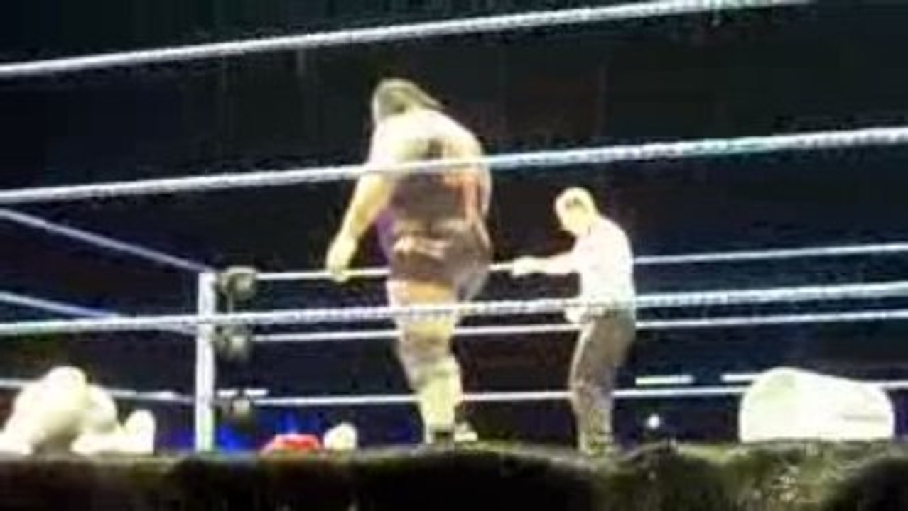 wwe smackdown à geneve  Finlay vs Mark Henry