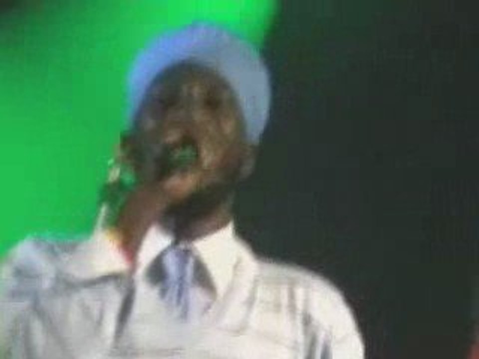 Sizzla Live a Montreuil (93) BiG CoNCeRrT A Voir!!! part1